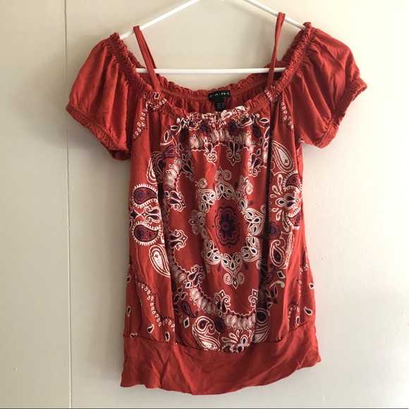🔴FANG Off Shoulder Tee Top Blouse Pullover Size M - Picture 1 of 6